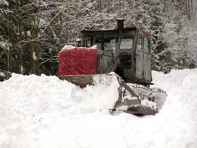 雪灾老机器图片