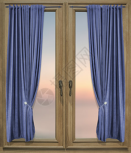 木窗檐口上挂着的蓝色单声道窗帘背景图片