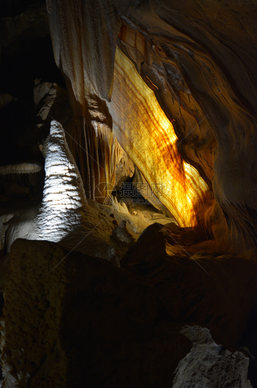澳大利亚新南威尔士蓝山耶诺兰洞穴的巨型肖尔石灰岩图片