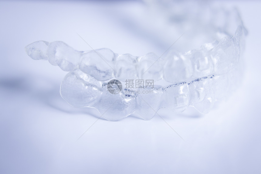 隐形牙齿矫正器美容正畸托槽图片