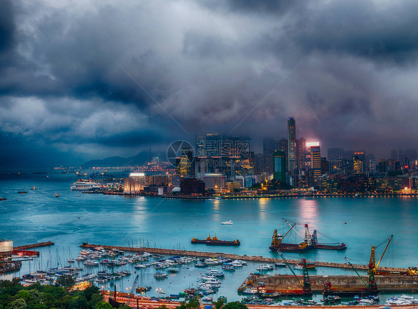 黄昏的香港现代天际线图片