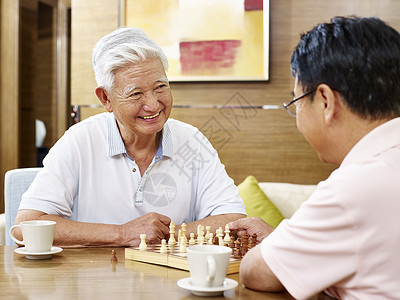 两个亚洲男人在家图片