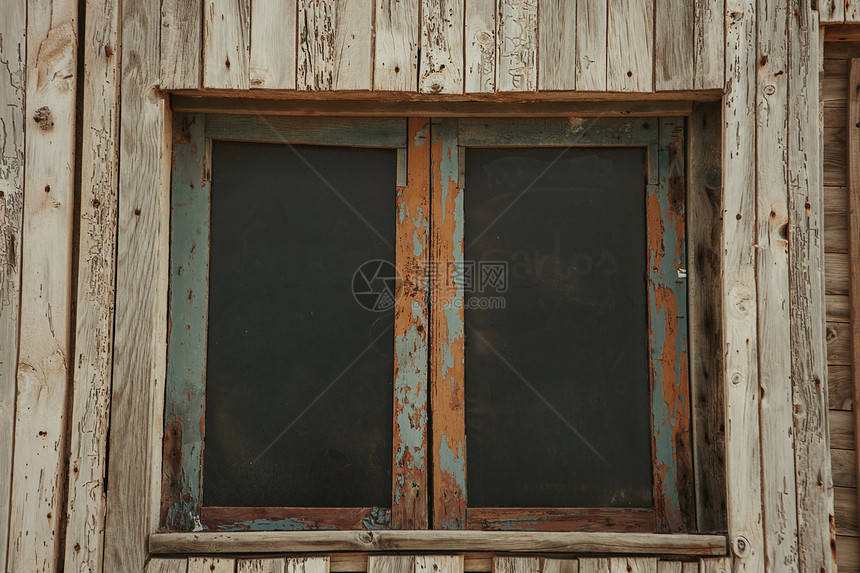 关闭了农村房子的老窗户图片