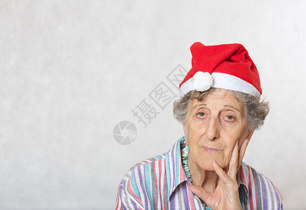 70到80岁的老女人戴图片