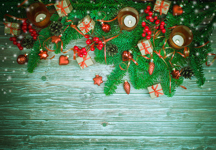 圣诞节或新年背景彩色玻璃玩具蜡烛图片