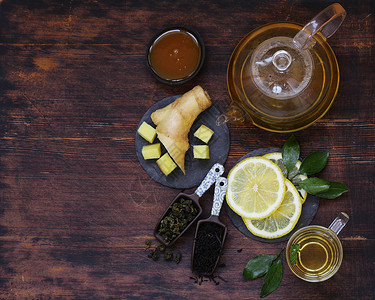 姜柠檬和蜂蜜茶具图片