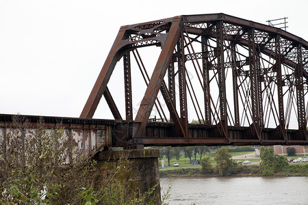 红河上的火车桥图片