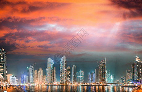 阿联酋迪拜玛瑞娜日落时的背景图片