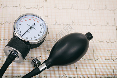 心电图上的血压计图片