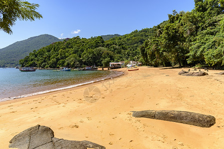 里约热内卢绿色海岸的海滩景观以及海洋与热图片