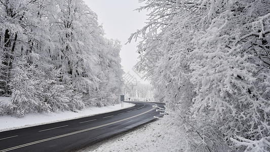 美丽的冬季交通和汽图片
