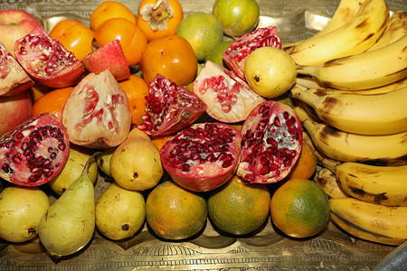 以色列烧烤派对上的新鲜水果图片