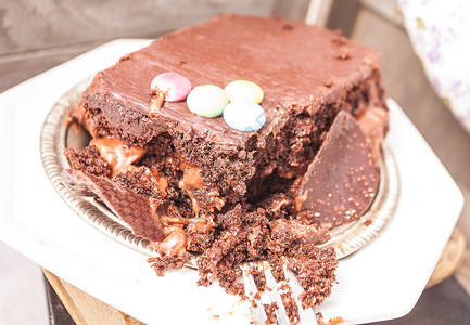 巧克力蛋糕和草莓的切片蓝莓奶油甘蔗栗子奶油图片