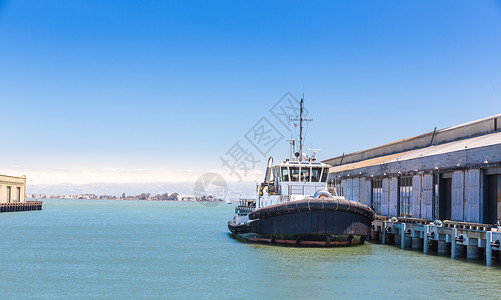 海港口的拖船图片