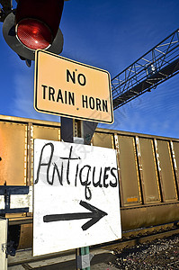 蝙蝠发出响声标志显示路过车头和火车经过一个并不会发出响声它的角和古董可供右侧使用背景