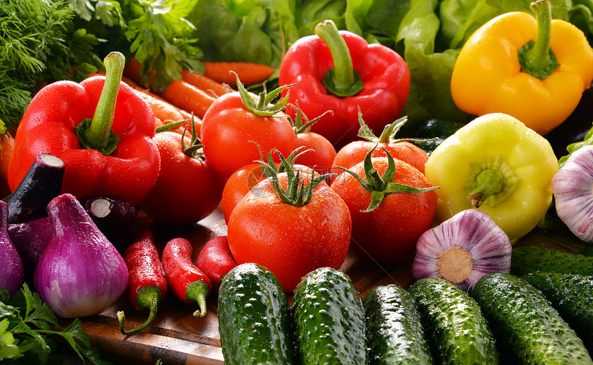 含有各种新鲜有机蔬菜和水果的成分单位图片