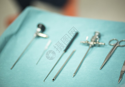 急诊室手术室手术中的外科器械操作图片