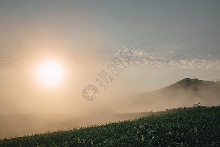 山雾蒙的风景图片