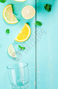 柑橘汁或清新夏季鸡尾酒的成分图片