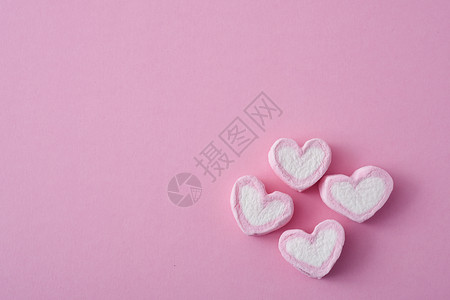 一些粉红和白色的心形棉花糖图片