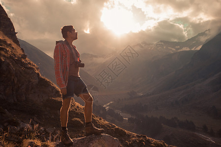 亡魂外出旅游探险假期背景的美丽山地风景SummerTourLeaurWivelViewStefleThorLive背景