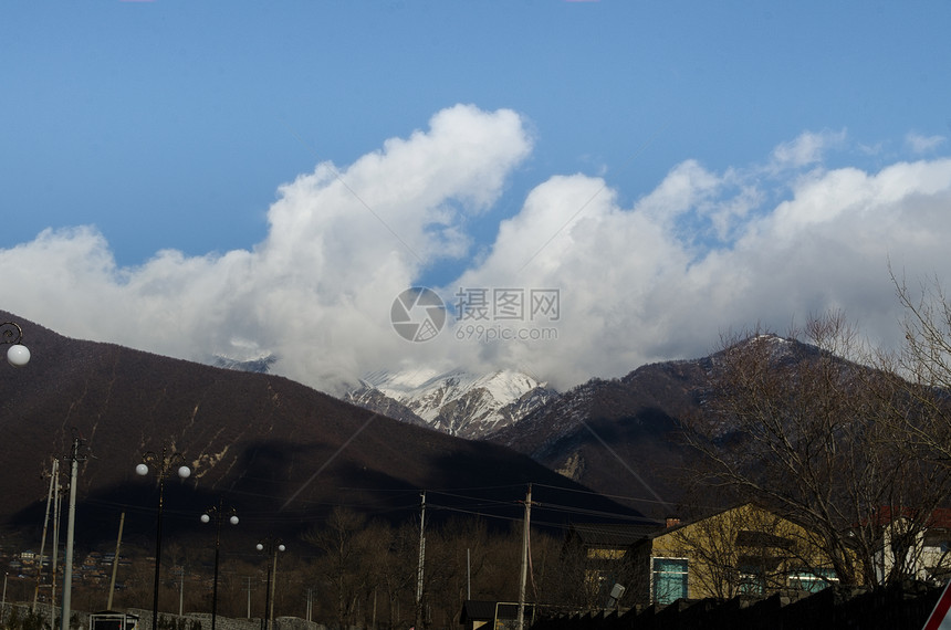 下雪的冬天大高加索山脉的美丽景观图片