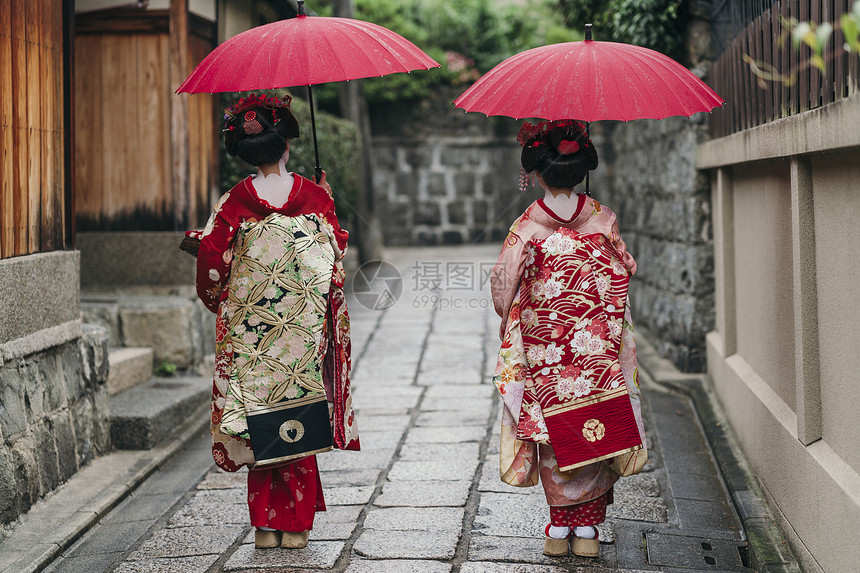 日本京都Gion街上的艺妓MaikoGeish图片