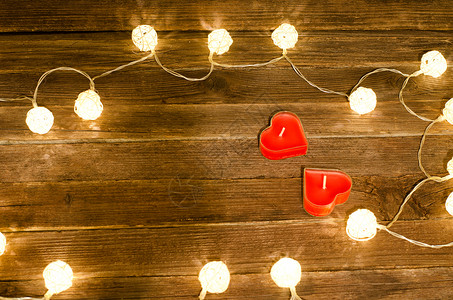 两根红蜡烛的形状是心脏和的发光灯图片