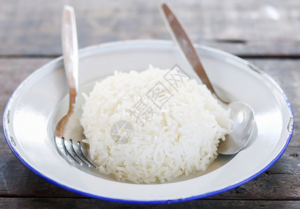 烧熟白米饭图片
