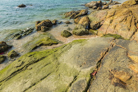 岩石海洋和蓝天Bangsaen海滩KhaoSamMukCh图片