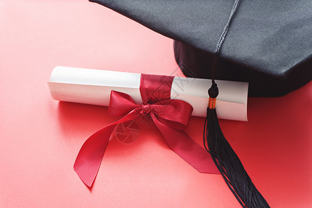 带毕业帽和文凭的教育概念构成图片