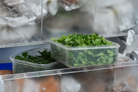塑料箱中自制的冷冻蔬图片