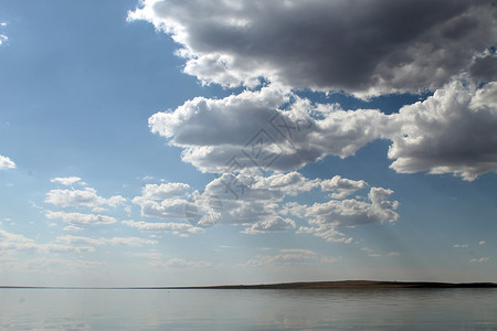 荒空的海滩湖夏日天空自然蓝云图瓦水图片