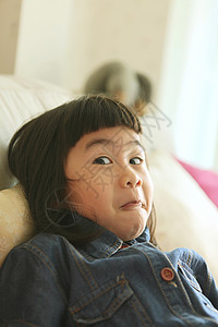 欢笑和可爱的亚洲孩子的脸图片