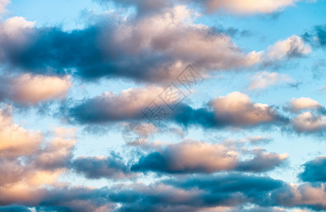 美丽的多云日落蓝天图片