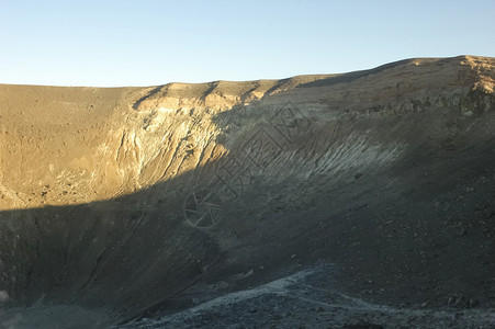 火山大火山口的视图图片