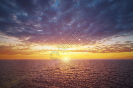 色彩鲜艳的海洋日落波罗的海图片
