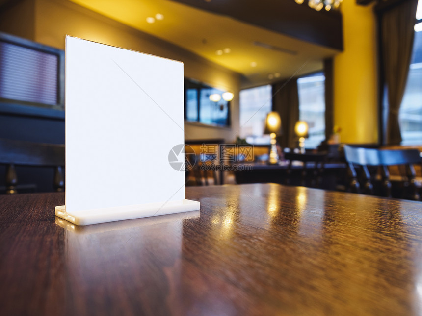 内地餐厅桌上的桌边酒吧模拟菜单框MockupMenu图片