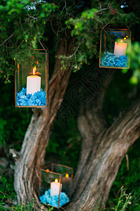 玻璃灯中的蜡烛婚礼装饰品图片