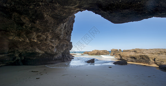 洞穴海滩是悉尼北部美丽的海滩之一图片