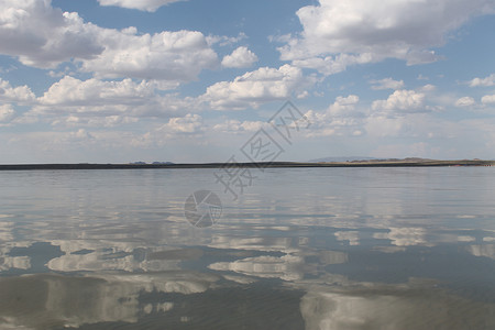 荒空的海滩湖夏日天空自然蓝云图瓦水图片