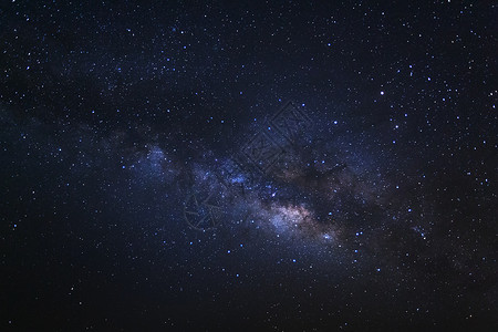 夜空中清晰的银河图片