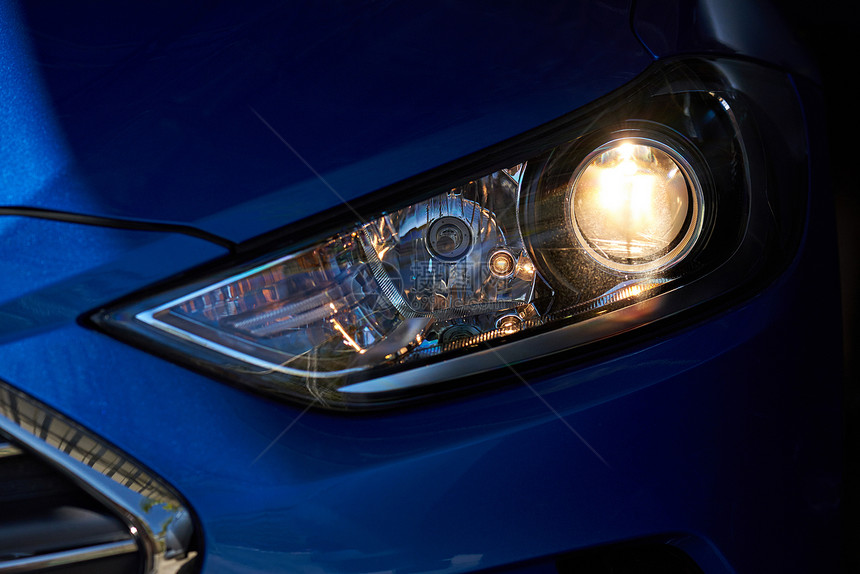带LED光学器件的汽车头灯现代汽车led透镜的光图片