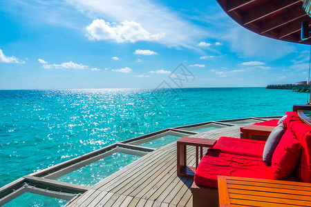 马尔代夫热带岛屿的度假净座地和珊瑚礁对海洋的美观图片