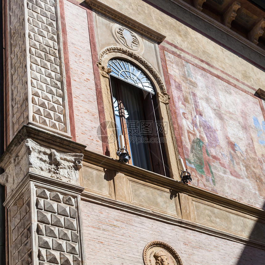 前往意大利春天在维琴扎市街对面的中世纪Palazzothiene与fr图片
