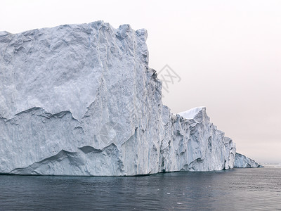 北冰洋格陵兰岛的巨大冰山图片