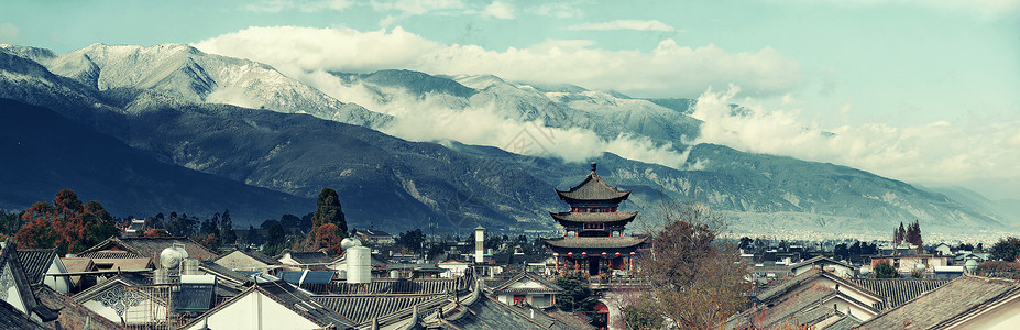 大理古城天台观云雾缭绕的苍山云南图片