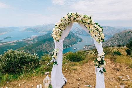 黑山Lovcen山顶的婚礼仪式结为婚堂图片
