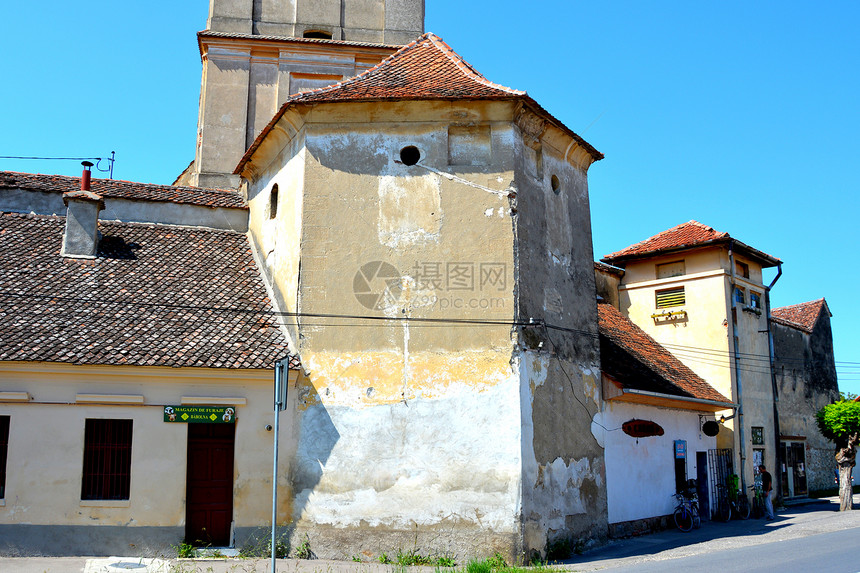 位于特兰西瓦尼亚Sanpetru村的加固中世纪教堂该村的标志建筑是13世纪的坚固教堂西多会教团于1240图片