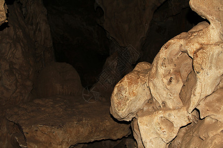 在美国亚利桑那州瓦勒Colossal山洞公园洞穴内岩层形成时图片